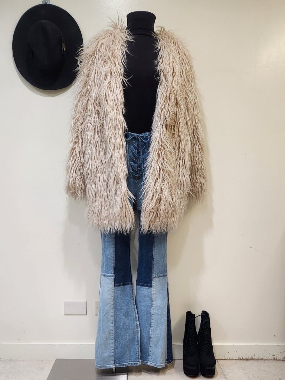 🦋💋UBER GORGE!💋🦋 Free People 70s Vibe Boho-Chic Renata Fur Coat in Sand - Picture 7 of 16
